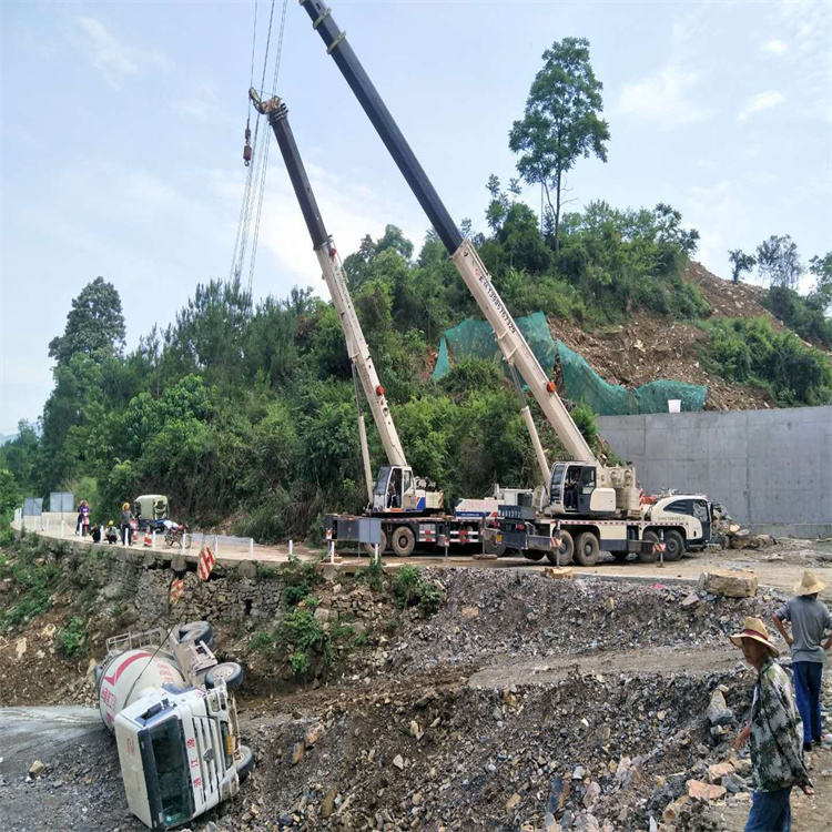 九湖镇汽车掉沟里叫吊车救援要多少钱